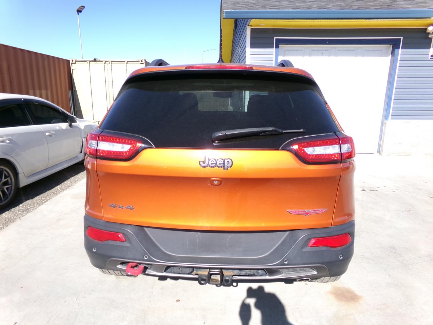 2015 orange Jeep Cherokee Trailhawk (1C4PJMBS1FW) with an 3.2L V6 DOHC 24V engine, 9-Speed Automatic transmission, located at 2630 Philips Field Rd., Fairbanks, AK, 99709, (907) 458-0593, 64.848068, -147.780609 - Photo#3